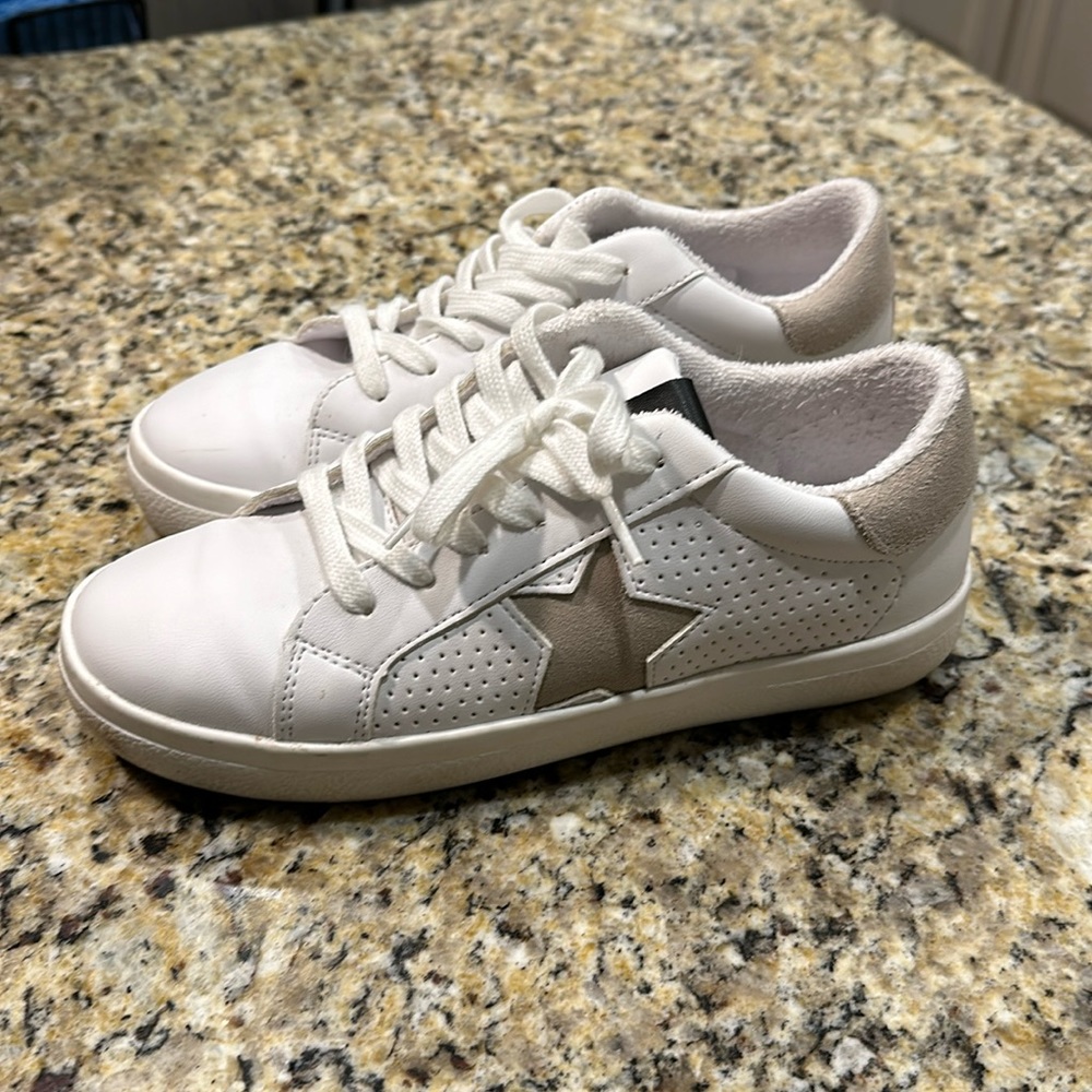 Steve Madden Women's Starling Sneaker size 8